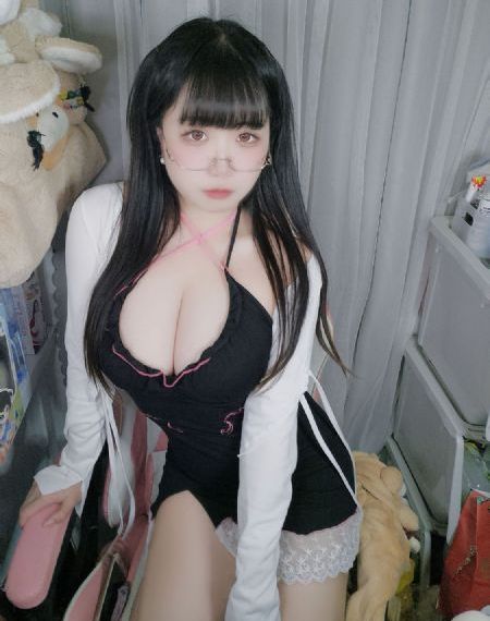 内衣少女